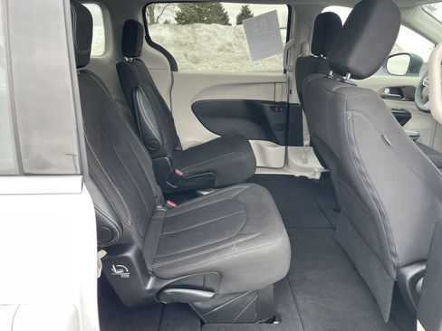 Used 2024 Chrysler Voyager LX image 23