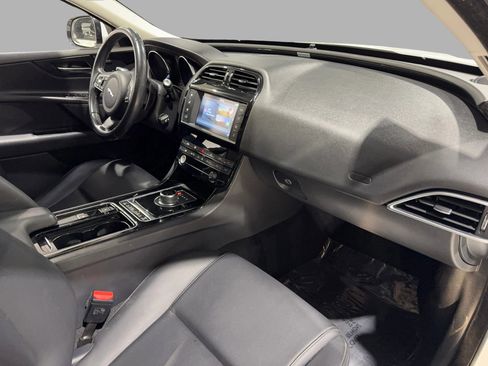 Used 2018 Jaguar XE Premium image 22