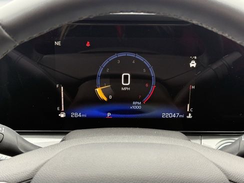 Used 2025 Chevrolet Trax LT w/ LT Convenience Package image 12