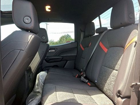 Used 2025 Chevrolet Colorado Z71 w/ Technology Package image 9