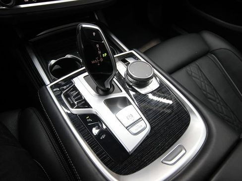 Used 2022 BMW 740i xDrive w/ Premium Package AWD/4WD image 33
