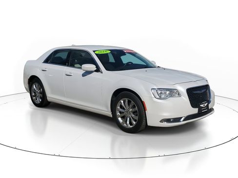 Used 2016 Chrysler 300 Limited w/ Driver Convenience Group image 2
