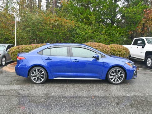 Used 2022 Toyota Corolla SE w/ SE Premium Package image 5