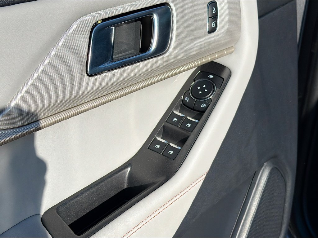 Used 2025 Ford Explorer Active w/ Active Comfort Package AWD/4WD image 21