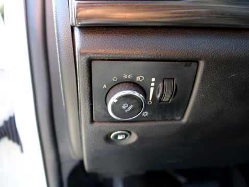 Used 2019 Jeep Grand Cherokee Altitude image 16