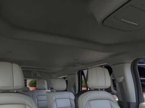 New 2026 Lincoln Navigator Premiere AWD/4WD image 22