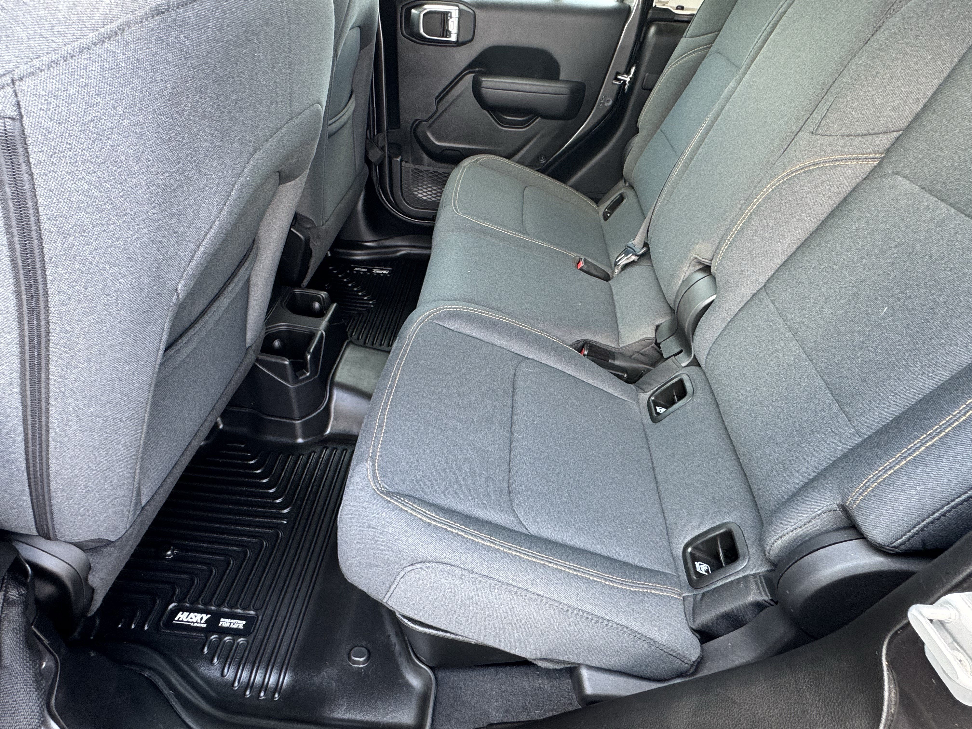 Used 2025 Jeep Gladiator Sport AWD/4WD image 19