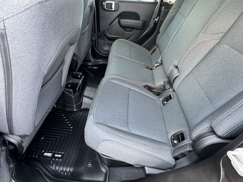 Used 2025 Jeep Gladiator Sport AWD/4WD image 19