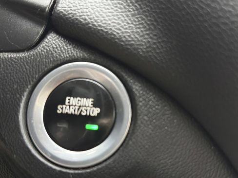 Used 2021 Chevrolet Equinox LT image 28