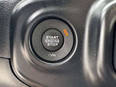 Used 2023 Jeep Gladiator Overland AWD/4WD image 8