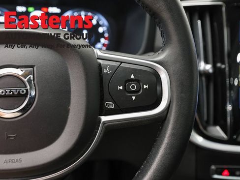 Used 2022 Volvo S60 B5 Inscription FWD image 16
