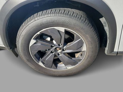 Used 2025 Nissan Rogue SV FWD image 8