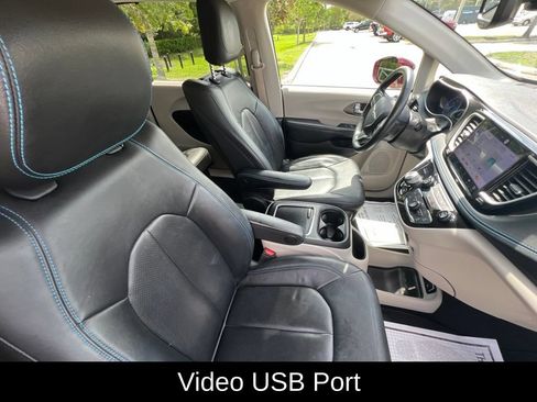 Certified 2021 Chrysler Pacifica Touring-L w/ Uconnect Theater Family Group FWD image 22