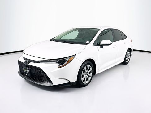 Used 2020 Toyota Corolla LE FWD image 3
