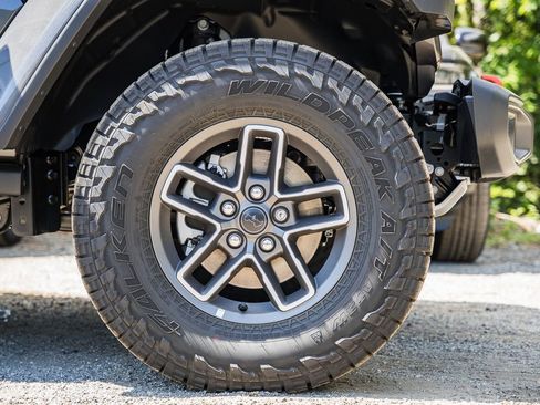 New 2025 Jeep Gladiator Mojave w/ Technology Group image 18