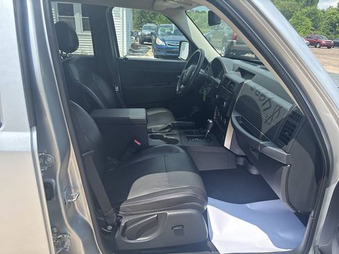 Used 2012 Jeep Liberty Sport AWD/4WD image 17