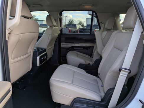 Used 2024 Ford Expedition XLT image 13