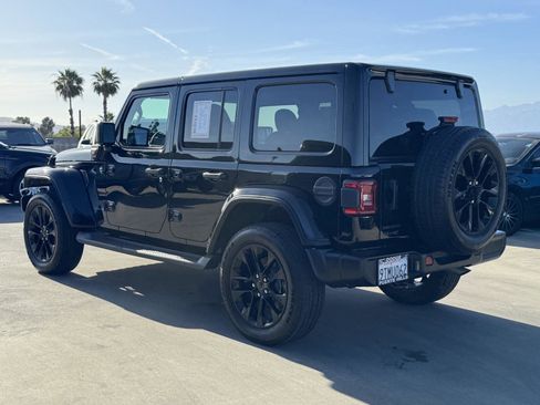 Certified 2025 Jeep Wrangler Sahara AWD/4WD image 4