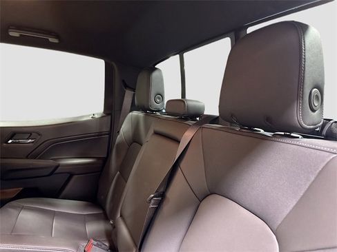 New 2024 Chevrolet Colorado LT w/ LT Convenience Package III image 27