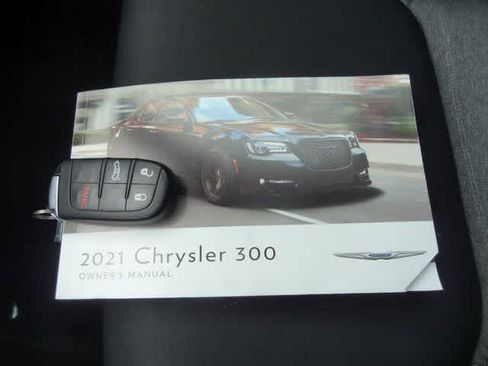 Used 2021 Chrysler 300 Touring RWD image 29