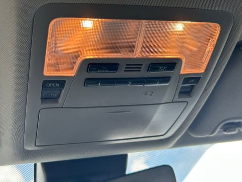 Used 2019 Toyota Highlander XLE FWD image 22