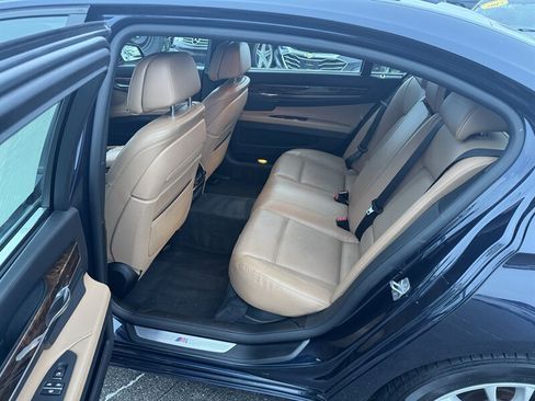 Used 2014 BMW 750Li xDrive image 21