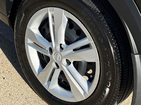 Certified 2025 Nissan Kicks Play S image 9