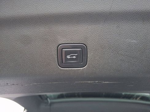 Used 2022 Cadillac Escalade Premium Luxury w/ Performance Package image 30