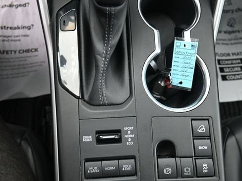 Used 2023 Toyota Highlander XLE AWD/4WD image 17