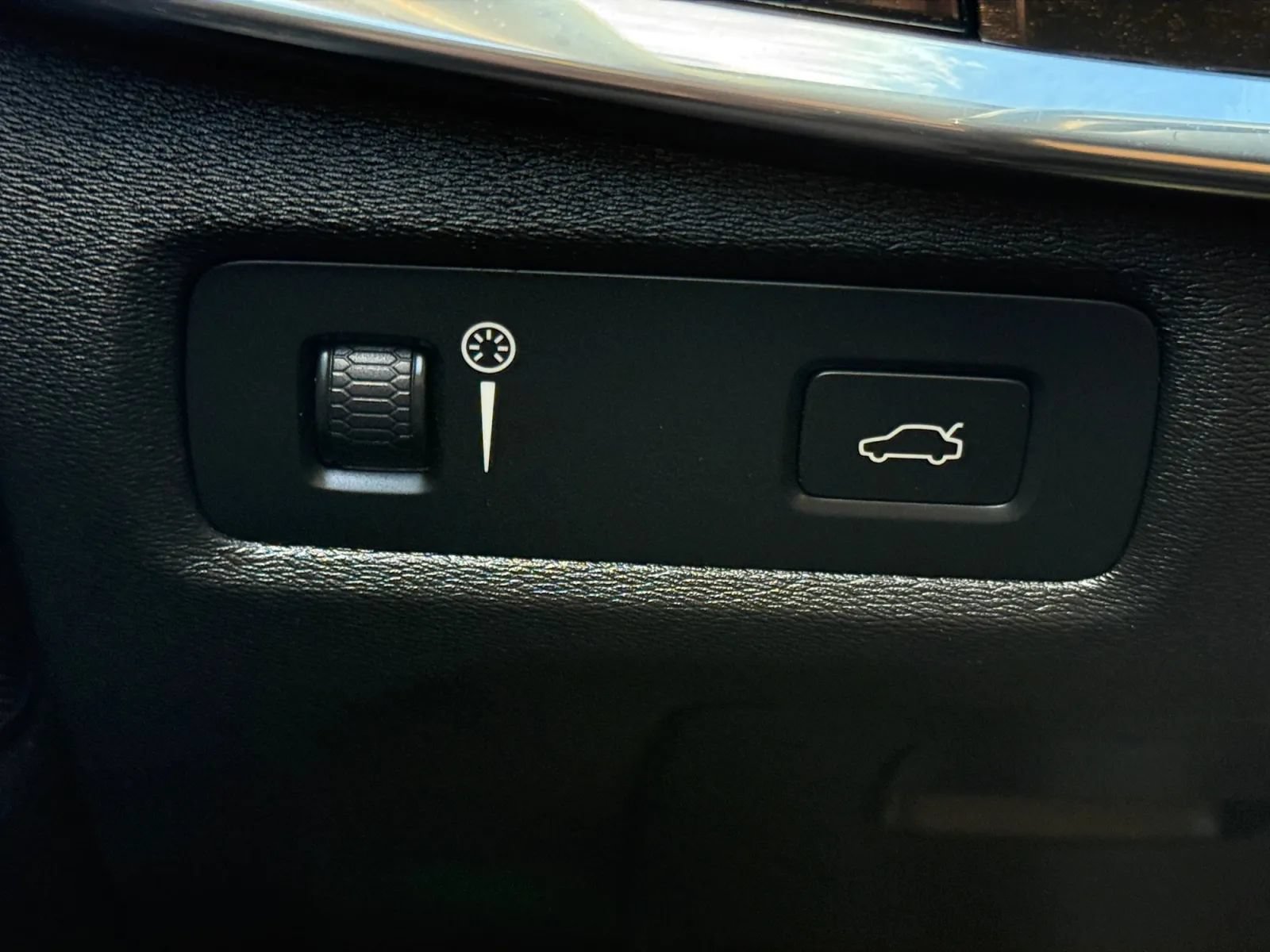 Used 2018 Volvo S90 T5 Momentum AWD/4WD image 39