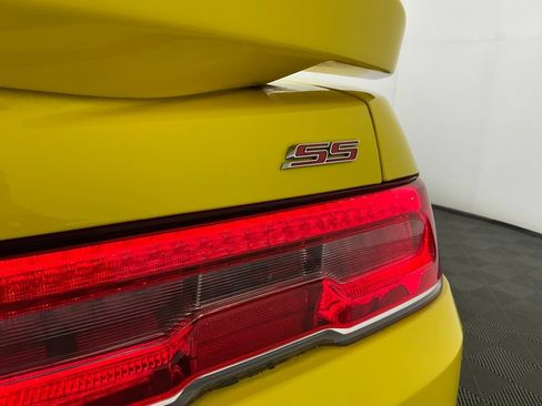 Used 2015 Chevrolet Camaro SS RWD image 25