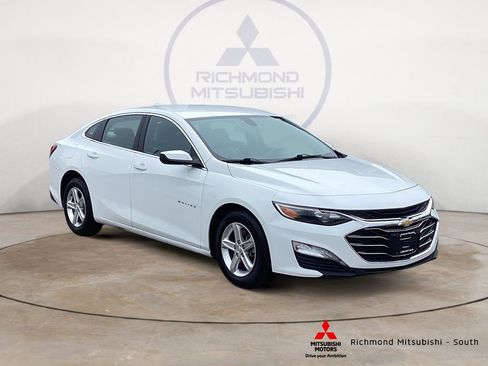 Used 2022 Chevrolet Malibu LT image 1