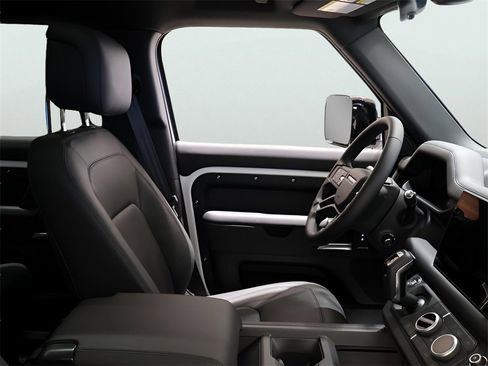 New 2025 Land Rover Defender 110 S image 9