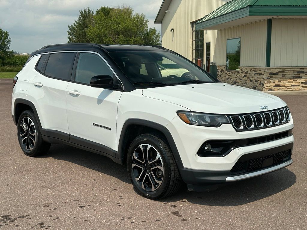 Used 2024 Jeep Compass Limited AWD/4WD image 7