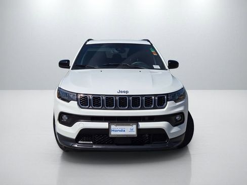 Used 2024 Jeep Compass Latitude image 2