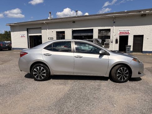 Used 2018 Toyota Corolla LE FWD image 7