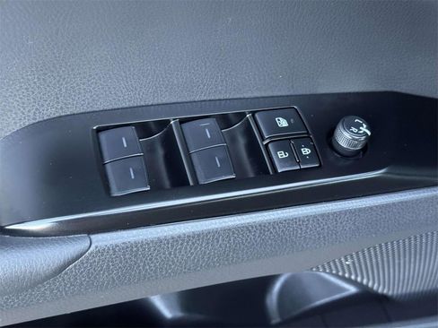 Used 2025 Toyota Camry SE image 18