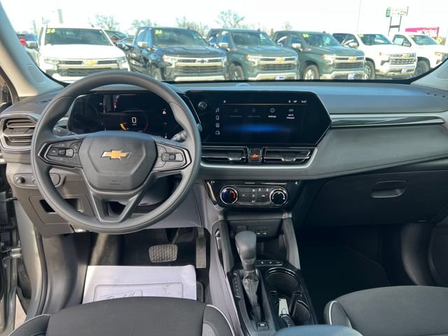 Used 2025 Chevrolet TrailBlazer LT AWD/4WD image 17