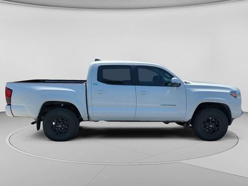 Used 2021 Toyota Tacoma SR5 AWD/4WD image 2