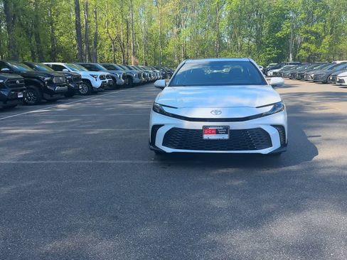 New 2026 Toyota Camry SE FWD image 3