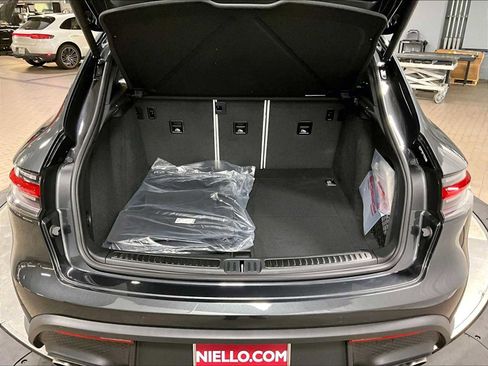 Used 2026 Porsche Macan S AWD/4WD image 40