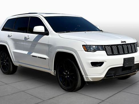 Used 2020 Jeep Grand Cherokee Altitude image 3
