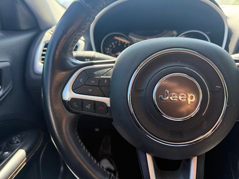 Used 2018 Jeep Compass Latitude w/ Popular Equipment Group FWD image 18