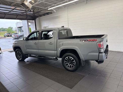Used 2021 Toyota Tacoma TRD Sport w/ TRD Premium Sport Package AWD/4WD image 5