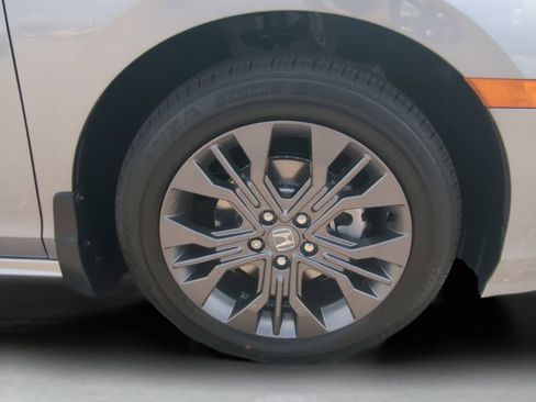 New 2026 Honda Odyssey Touring image 11