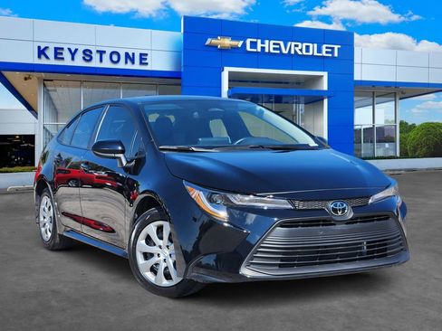 Used 2025 Toyota Corolla LE image 1