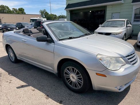 Used 2009 Chrysler Sebring LX w/ Convenience Group FWD image 4