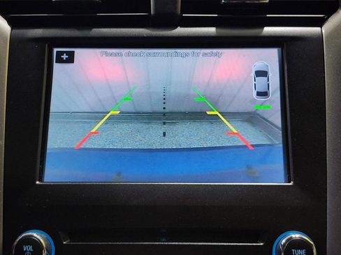 Used 2018 Ford Fusion SE w/ Fusion SE Technology Package image 24