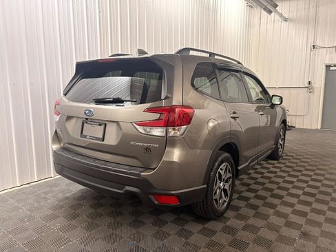 Used 2020 Subaru Forester Premium AWD/4WD image 6