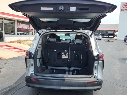 Certified 2023 Toyota Sienna XLE image 29